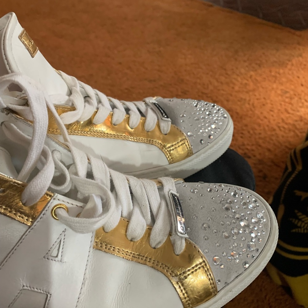 Sneakers - Picture 4 of 5